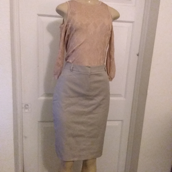 White House/ black Market shirt - Picture 3 of 13